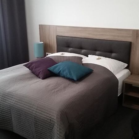 הרצוגנאוראך Appart-Hotel, Einsteinstrasse מראה חיצוני תמונה