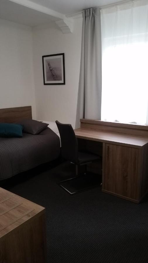הרצוגנאוראך Appart-Hotel, Einsteinstrasse מראה חיצוני תמונה